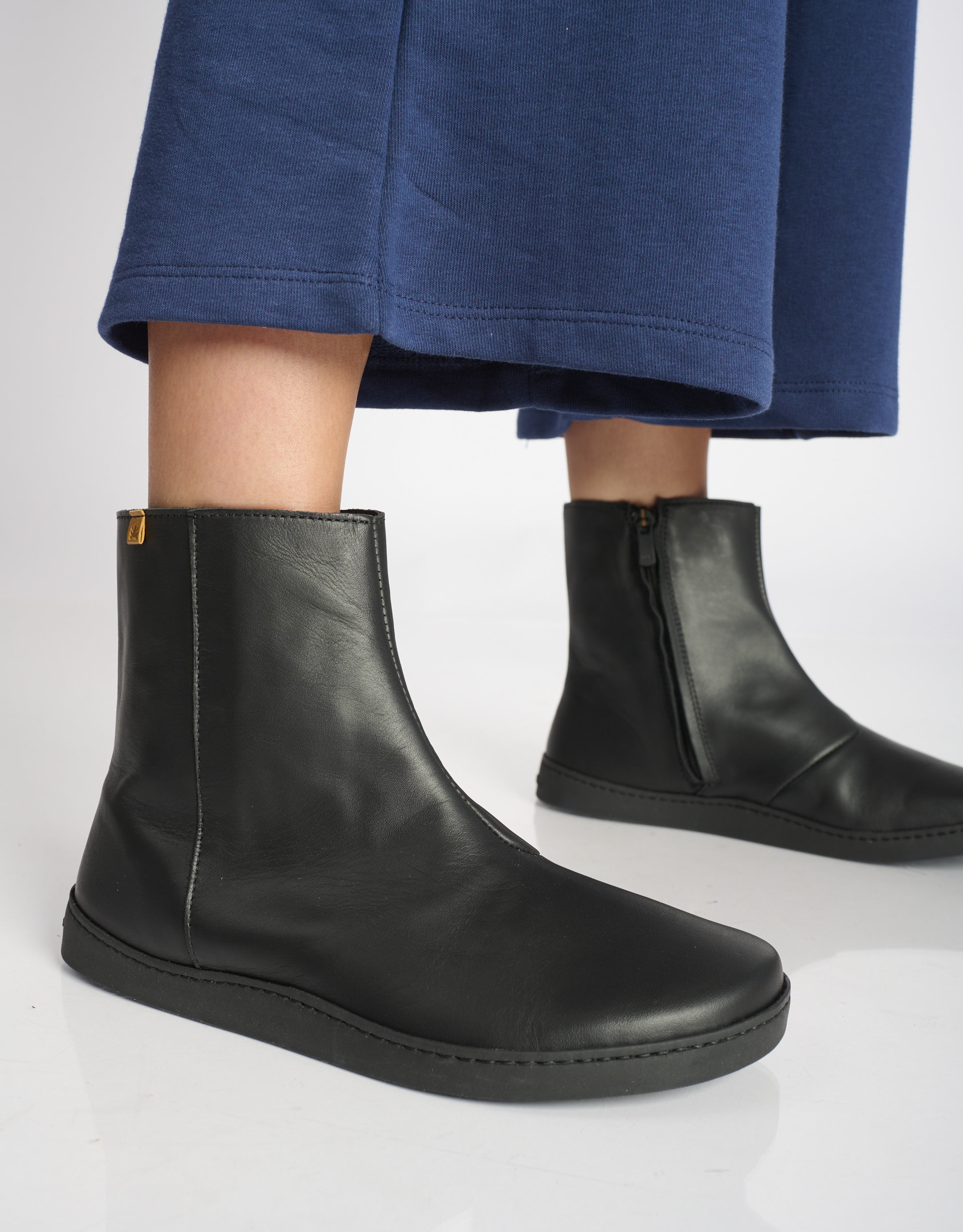 נעלי נשים - El Naturalista - מגפוני עור ORIGEN - שחור2