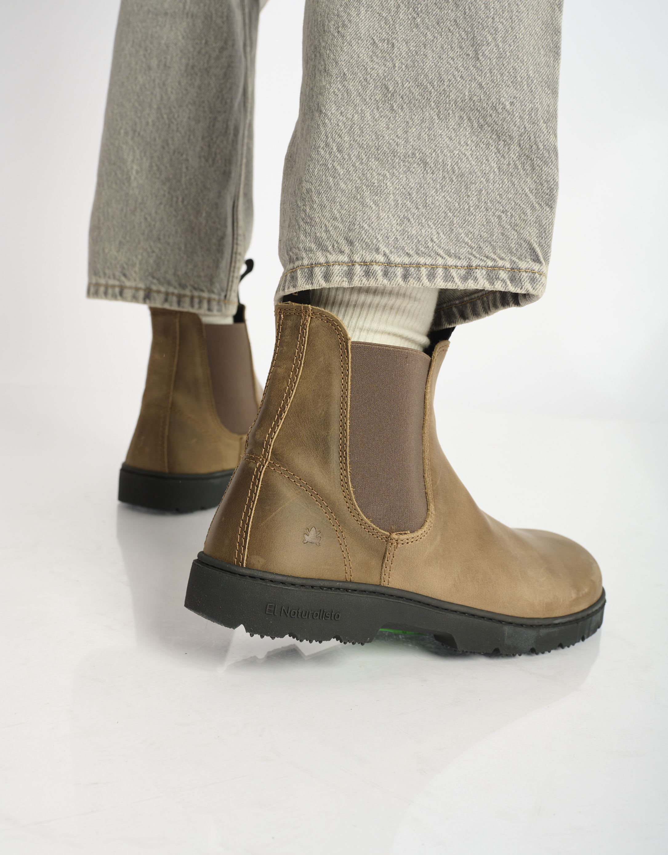 נעלי גברים - El Naturalista - מגפוני צ'לסי NOMADA - אפור חום3